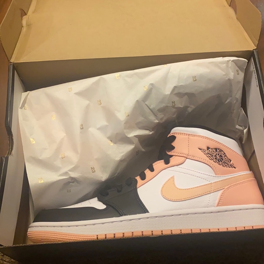 Air Jordan 1 MID